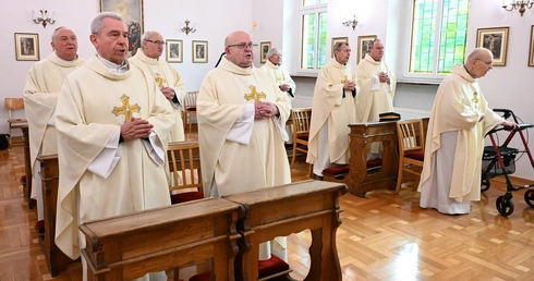 Złoci jubilaci sprawowali Mszę św. z biskupem opolskim
