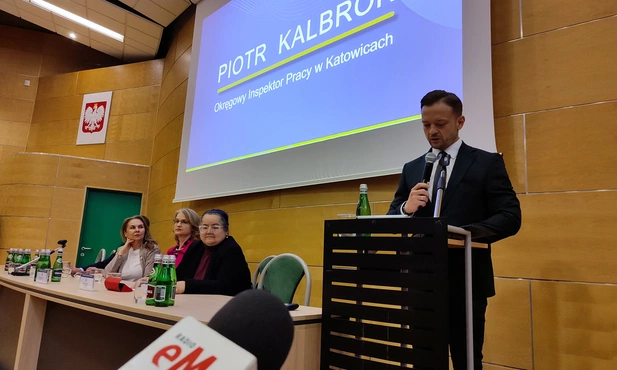 Katowice. Jak przeciwdziałać mobbingowi w pracy? Dyskusja w murach UŚ