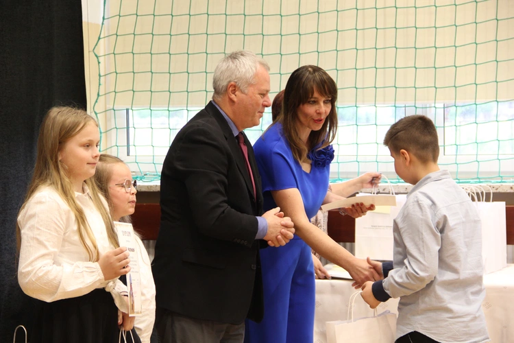 Zabawa. Wręczenie nagród w konkursie "Jan Paweł II - pielgrzym nadziei"