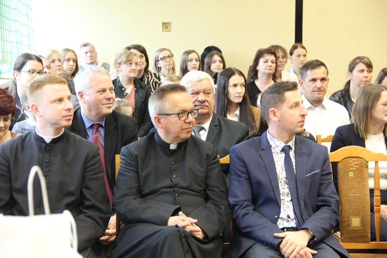 Zabawa. Wręczenie nagród w konkursie "Jan Paweł II - pielgrzym nadziei"