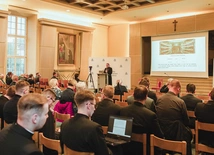 Konferencja planowana była jako trójgłos. Niestety, wykład dr. hab. Janusza Trupindy „Dwie gdańskie katedry – o materialnym dziedzictwie Kościoła” nie odbył się z przyczyn niezależnych od organizatorów. 