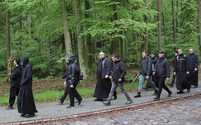 Pielgrzymi pokonali pieszo blisko 45 kilometrów przez dwa dni.