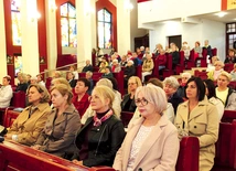 Pracownice służby zdrowia rozpoczęły świętowanie  Mszą Świętą w kościele św. Kazimierza. 