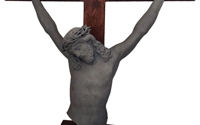 Górna część korpusu Chrystusa, ostrzelana przez Sowietów, była świadkiem śmierci kapłana.