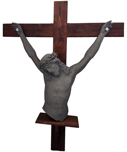 Górna część korpusu Chrystusa, ostrzelana przez Sowietów, była świadkiem śmierci kapłana.