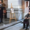 Akt nadania zakonnikowi pośmiertnie tytułu Honorowego Obywatela Miasta Sandomierza odebrała jego mama Alicja Piłat.