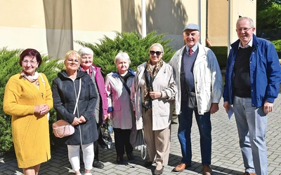 Przedstawiciele wspólnoty Przyjaciół Paradyża z parafii pw. Trójcy Świętej w Gorzowie Wlkp., która w tym roku świętuje jubileusz 20-lecia. 