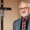 – Św. Andrzej Bobola jest kamieniem węgielnym naszej polskości. Była ona zbudowana i związana na stałe z Kościołem katolickim. Dał przykład, że warto poświęcić życie wierze – podkreśla Wojciech Weryszko, lekarz otolaryngolog, prezes Towarzystwa Miłośników Polesia i Białkowa, społecznik, autor licznych wydawnictw i opracowań dotyczących kultury poleskiej. Otworzył Muzeum Etnograficzne „Petelewo” im. Ludwika Weryszko w Białkowie.