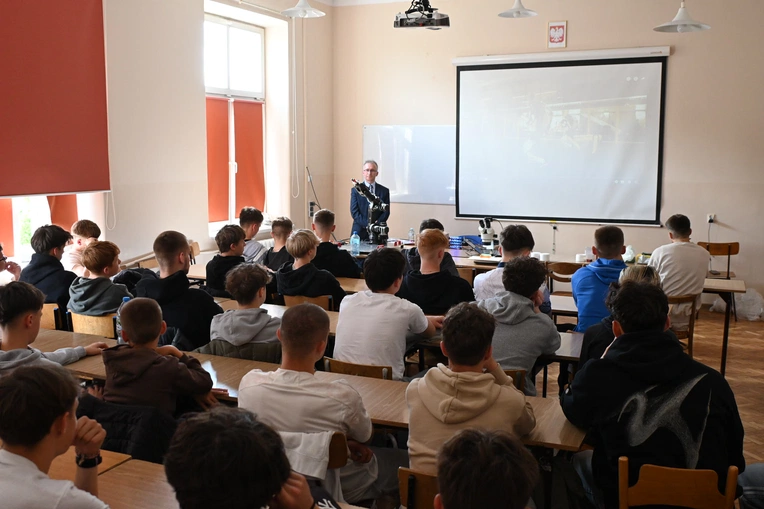 Z robotami za pan brat