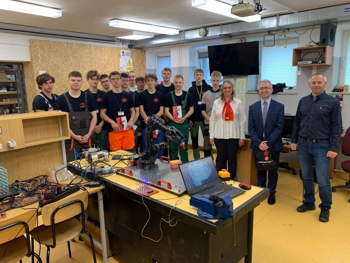 Z robotami za pan brat