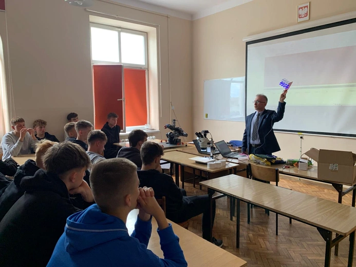 Z robotami za pan brat