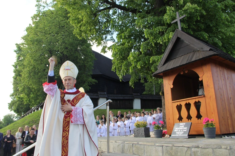 Skrzyszów. Poświęcenie odnowionej kapliczki i reaktywacja ASHNSPJ
