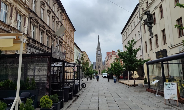 Katowice. 15 lat odkąd ul. Mariacka zmieniła się nie do poznania