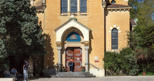 Kościół jezuitów w Paray-le-Monial – sanktuarium św. Klaudiusza de la Colombière'a.