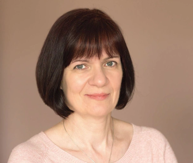Małgorzata Forysiak Z wykształcenia muzykolog. Autorka książek „Niosąca Ducha” (2021) i „Tajemnica Jana” (2022), które ukazały się nakładem wydawnictwa eSPe. Należy do Odnowy w Duchu Świętym przy parafii św. Józefa Oblubieńca w Obornikach Wielkopolskich oraz współtworzy wspólnotę małżeństw Dzieci Jezusa i Maryi.
