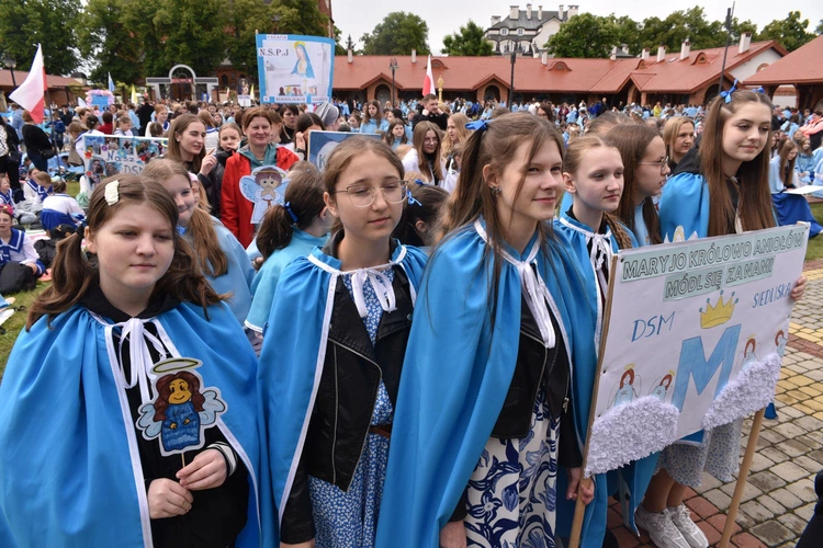 Pielgrzymka DSM w Szczepanowie - prezentacja grup