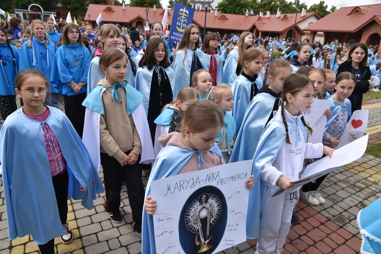 Pielgrzymka DSM w Szczepanowie - prezentacja grup