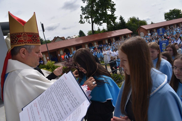 Pielgrzymka DSM do Szczepanowa - błogosławieństwo przewodniczek