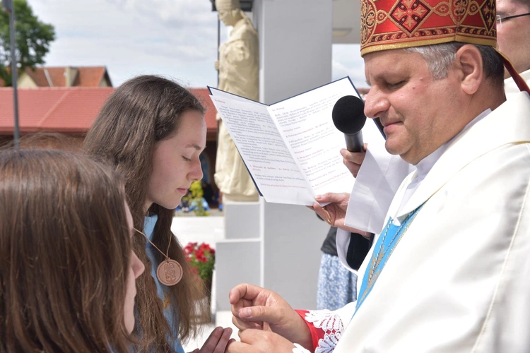 Pielgrzymka DSM do Szczepanowa - błogosławieństwo przewodniczek