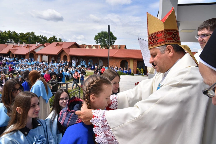 Pielgrzymka DSM do Szczepanowa - błogosławieństwo przewodniczek