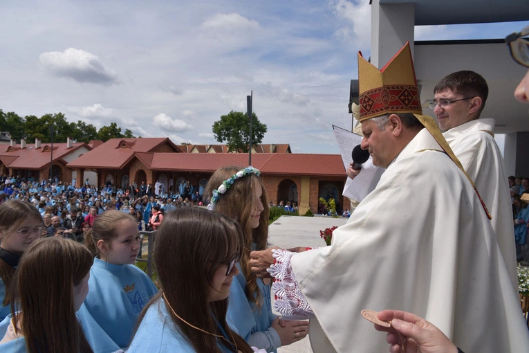 Pielgrzymka DSM do Szczepanowa - błogosławieństwo przewodniczek