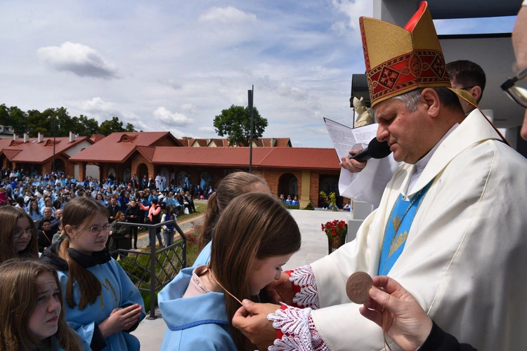 Pielgrzymka DSM do Szczepanowa - błogosławieństwo przewodniczek