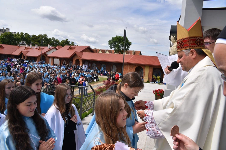 Pielgrzymka DSM do Szczepanowa - błogosławieństwo przewodniczek