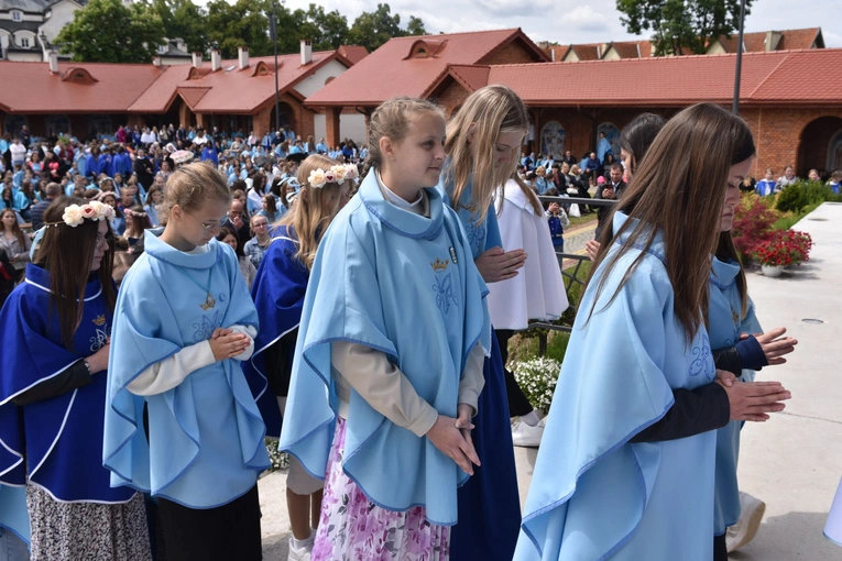 Pielgrzymka DSM do Szczepanowa - błogosławieństwo przewodniczek