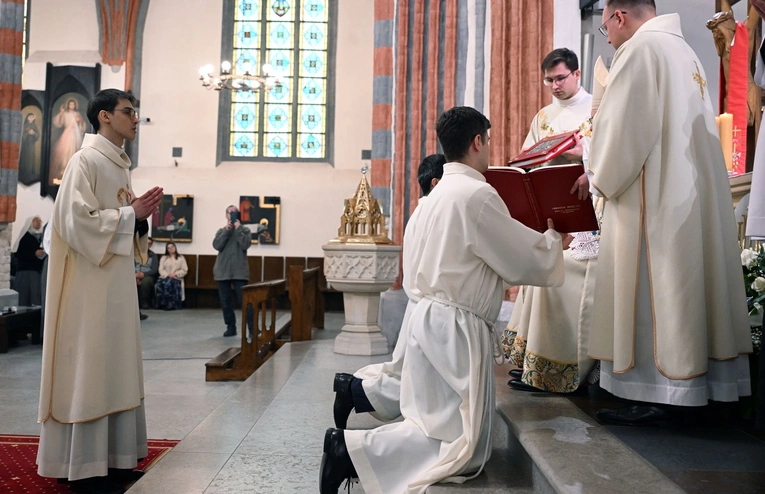 Święcenia diakonatu