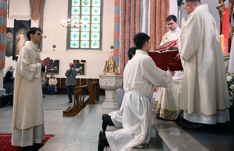 Święcenia diakonatu