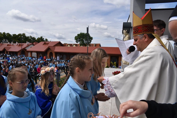 Pielgrzymka DSM do Szczepanowa - błogosławieństwo przewodniczek