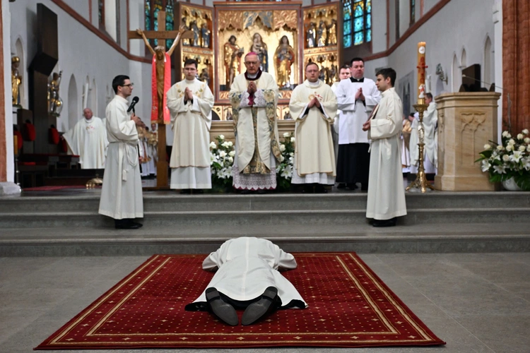Święcenia diakonatu