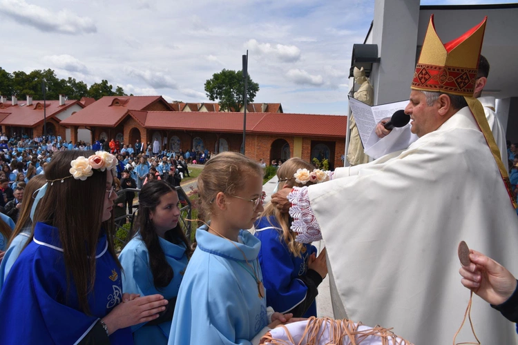 Pielgrzymka DSM do Szczepanowa - błogosławieństwo przewodniczek