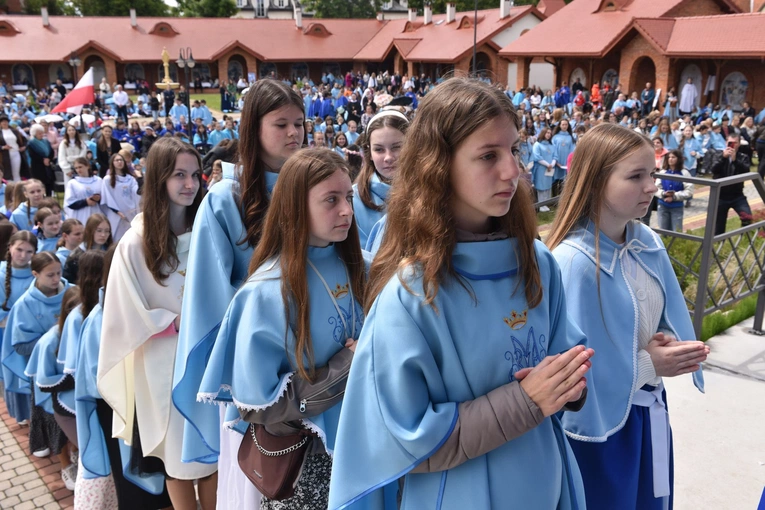 Pielgrzymka DSM do Szczepanowa - błogosławieństwo przewodniczek