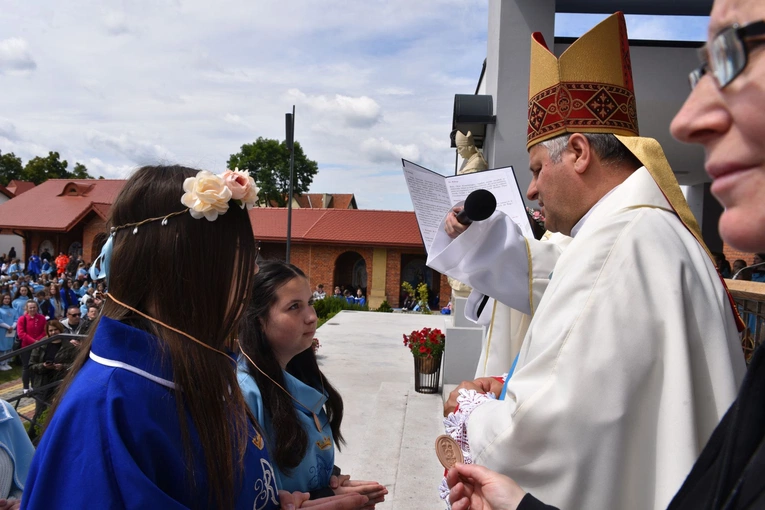 Pielgrzymka DSM do Szczepanowa - błogosławieństwo przewodniczek