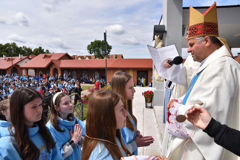 Pielgrzymka DSM do Szczepanowa - błogosławieństwo przewodniczek