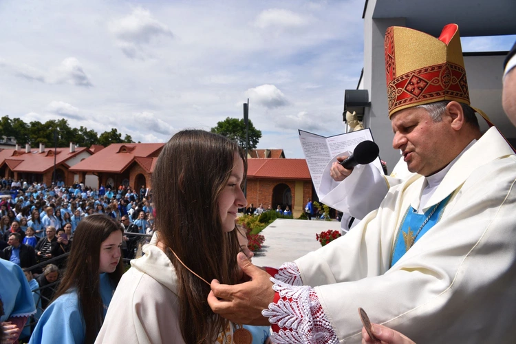 Pielgrzymka DSM do Szczepanowa - błogosławieństwo przewodniczek