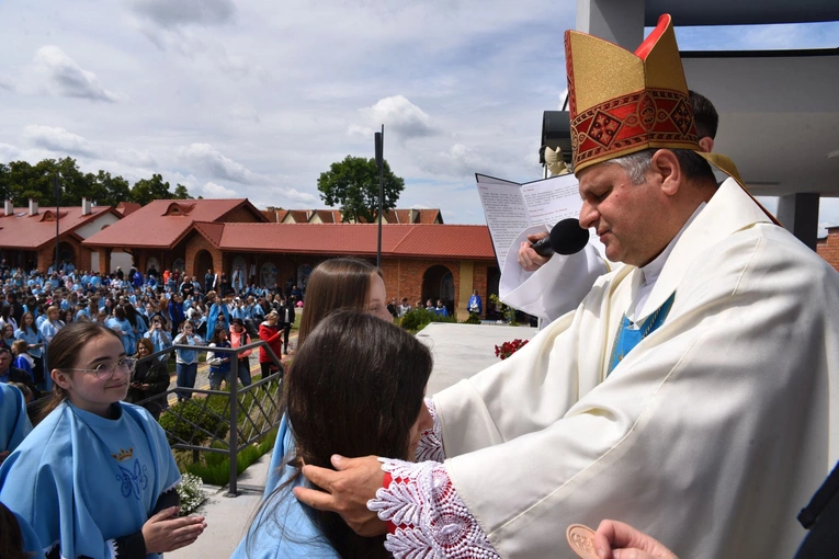 Pielgrzymka DSM do Szczepanowa - błogosławieństwo przewodniczek