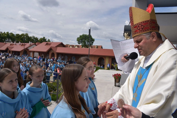 Pielgrzymka DSM do Szczepanowa - błogosławieństwo przewodniczek