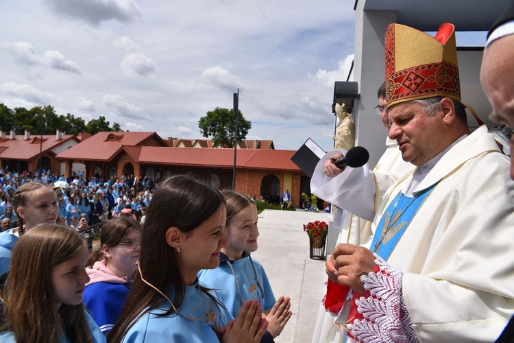 Pielgrzymka DSM do Szczepanowa - błogosławieństwo przewodniczek