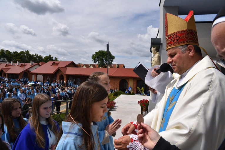 Pielgrzymka DSM do Szczepanowa - błogosławieństwo przewodniczek