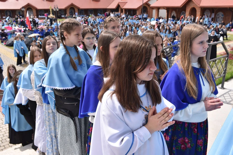 Pielgrzymka DSM do Szczepanowa - błogosławieństwo przewodniczek