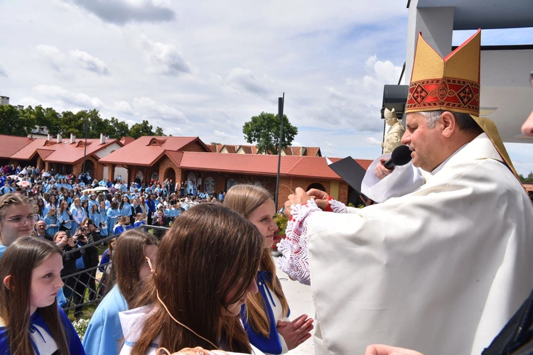 Pielgrzymka DSM do Szczepanowa - błogosławieństwo przewodniczek