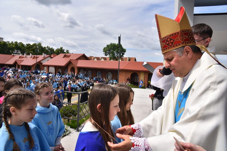 Pielgrzymka DSM do Szczepanowa - błogosławieństwo przewodniczek