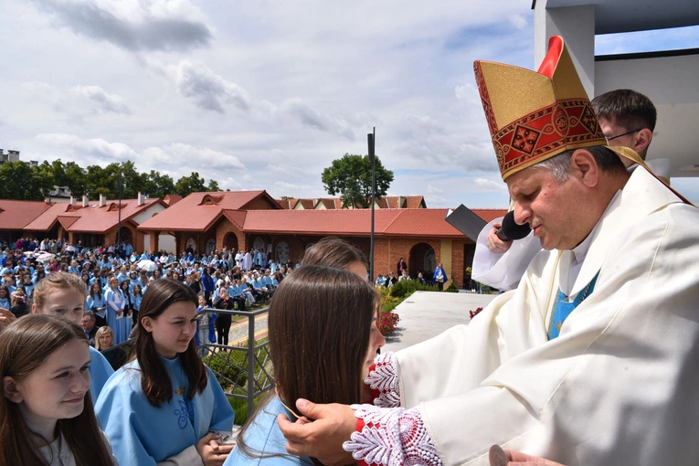 Pielgrzymka DSM do Szczepanowa - błogosławieństwo przewodniczek
