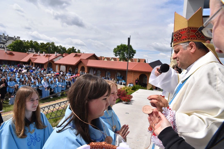 Pielgrzymka DSM do Szczepanowa - błogosławieństwo przewodniczek