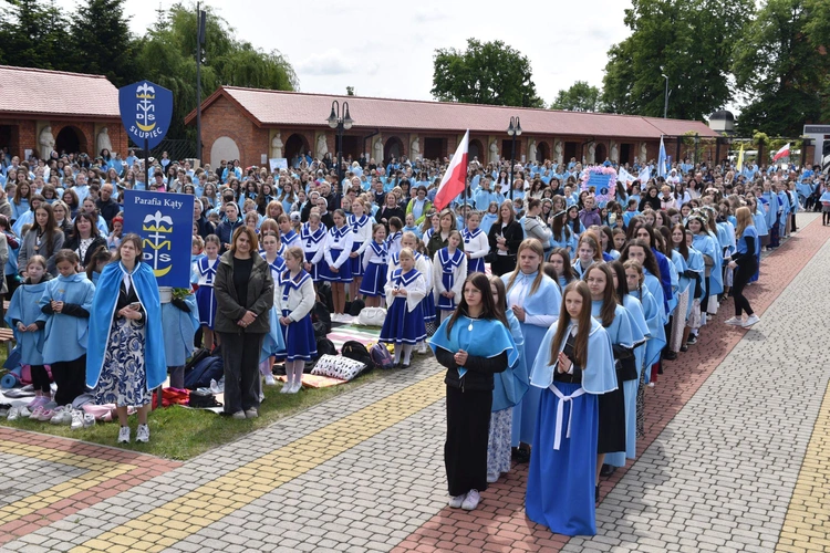 Pielgrzymka DSM do Szczepanowa - błogosławieństwo przewodniczek