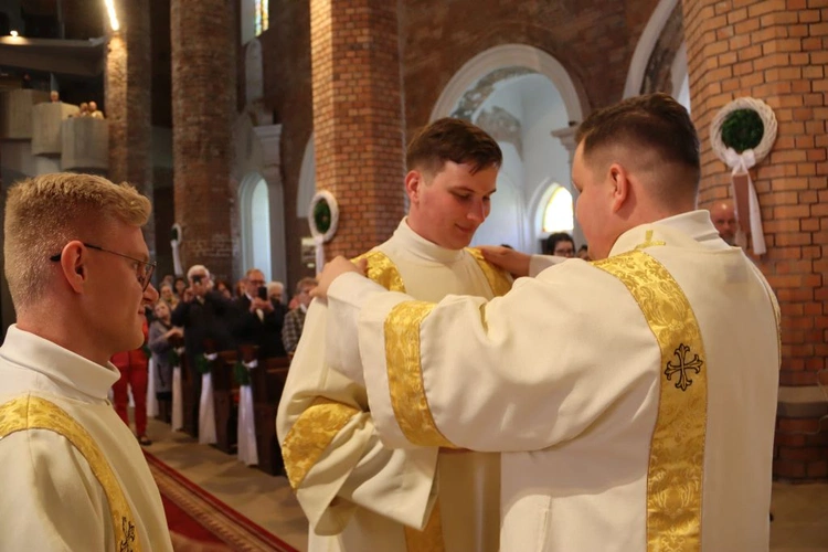 Święcenia diakonatu w głogowskiej kolegiacie