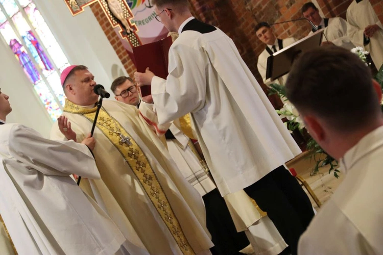 Święcenia diakonatu w głogowskiej kolegiacie