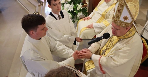 Święcenia diakonatu w głogowskiej kolegiacie